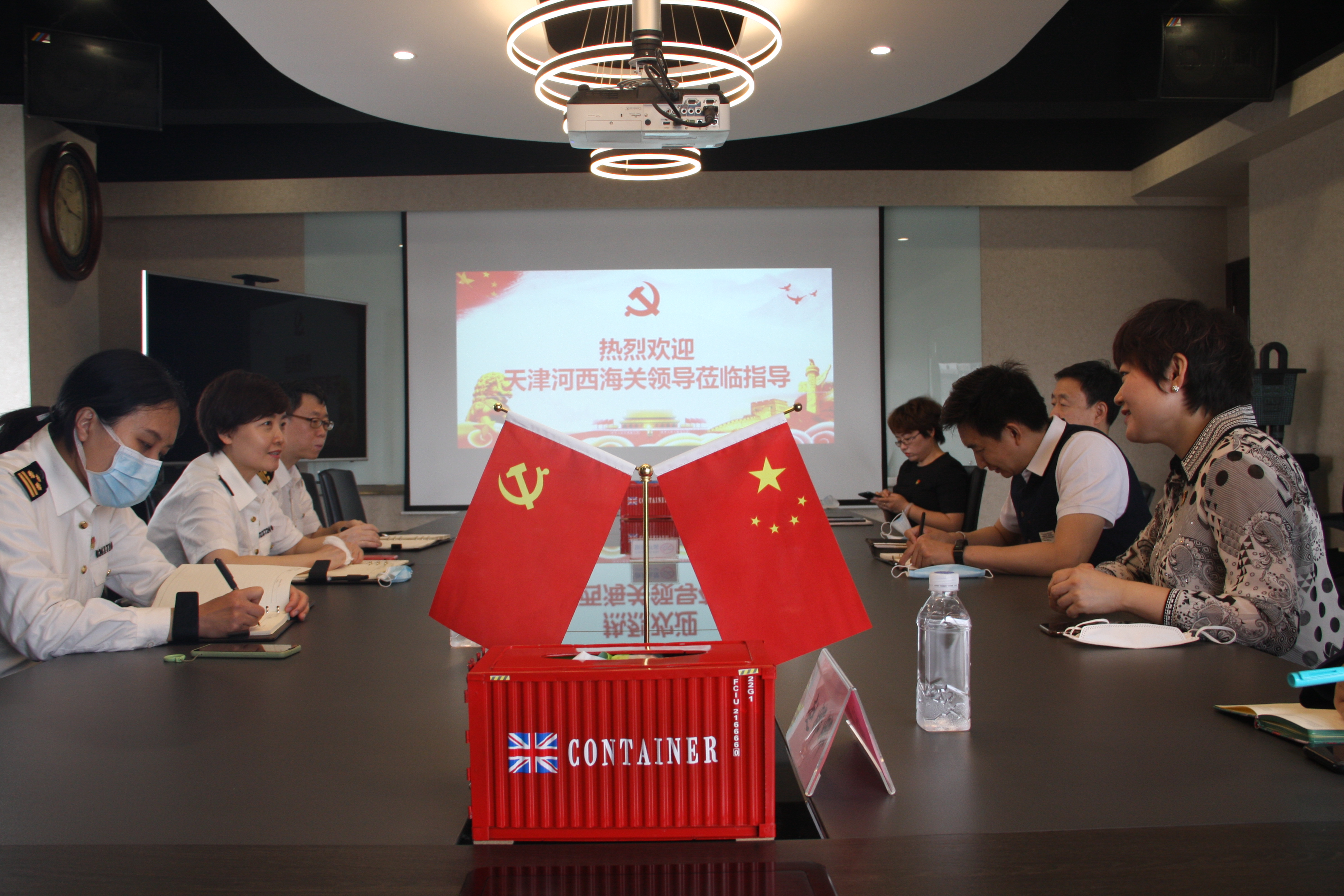 天津河西海關(guān)審批備案二科黨支部與永誠世佳黨支部開展支部共建活動(dòng)！