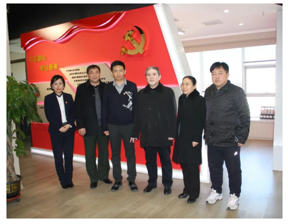 河?xùn)|區(qū)人大常委會(huì)、春華街道黨工委領(lǐng)導(dǎo)走訪永誠世佳