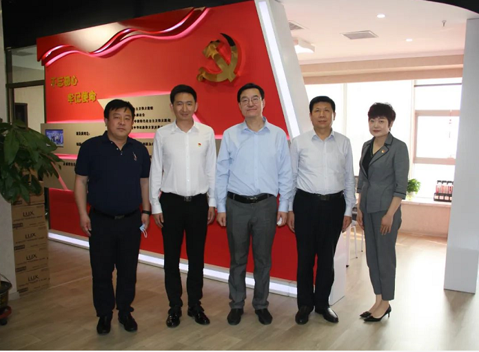 河?xùn)|區(qū)人大常委會(huì)、春華街道黨工委領(lǐng)導(dǎo)走訪永誠世佳