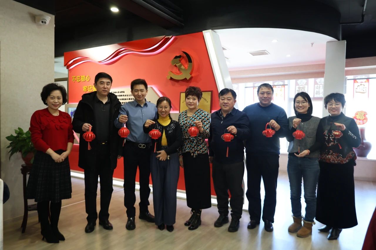 河?xùn)|區(qū)委統(tǒng)戰(zhàn)部、區(qū)工商聯(lián)領(lǐng)導(dǎo)走訪春華街道商會(huì)會(huì)長單位永誠世佳